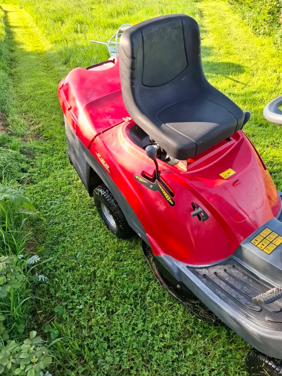 Ride on lawnmower - Image 2