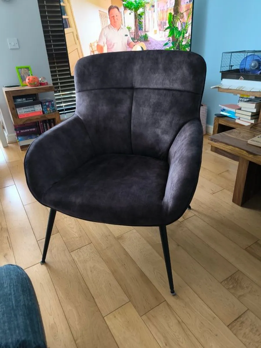 Two Lounge chairs - Image 2