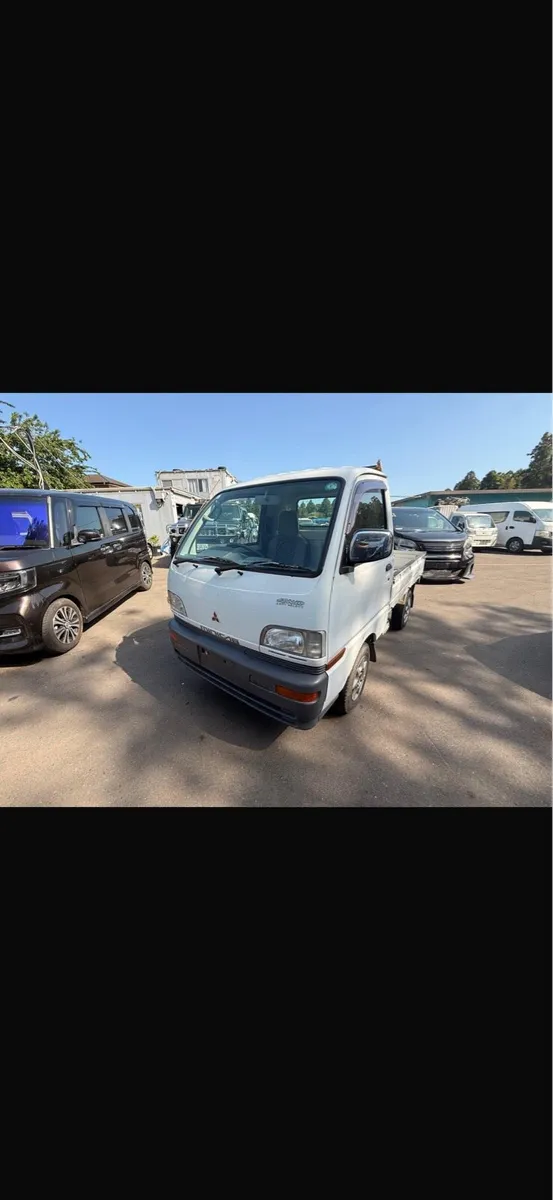 Mitsubishi Minicab 4WD Mini Truck - Image 1