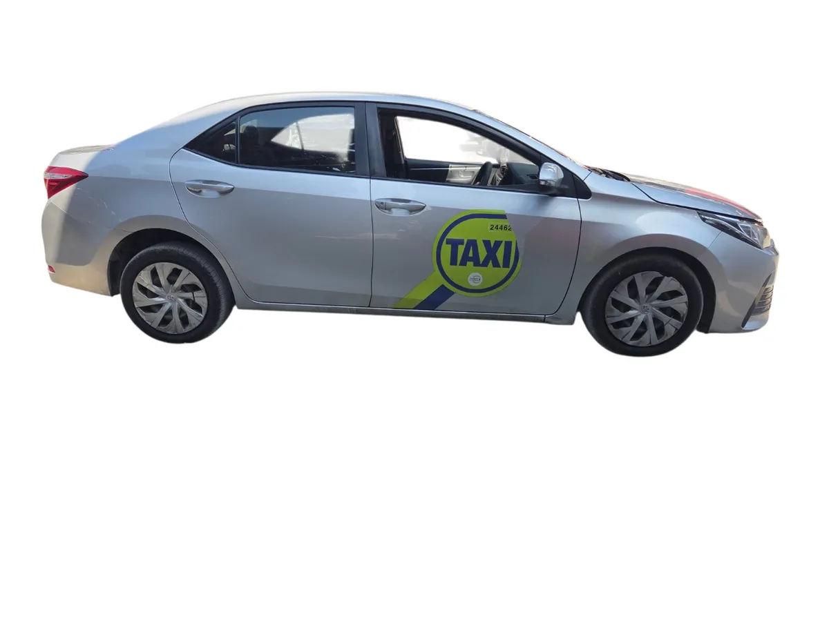 2017 TOYOTA COROLLA For Breaking/Dismantling - Image 2