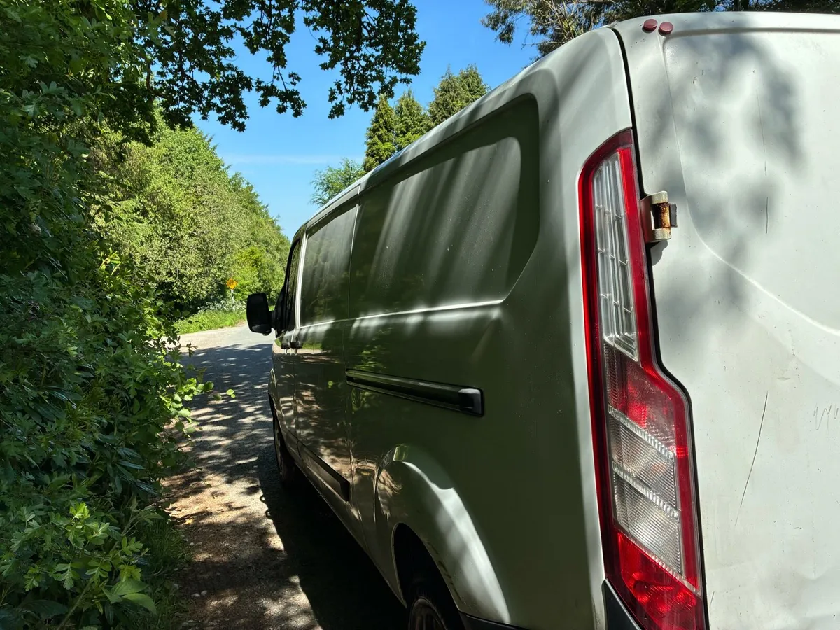 Van - Image 4