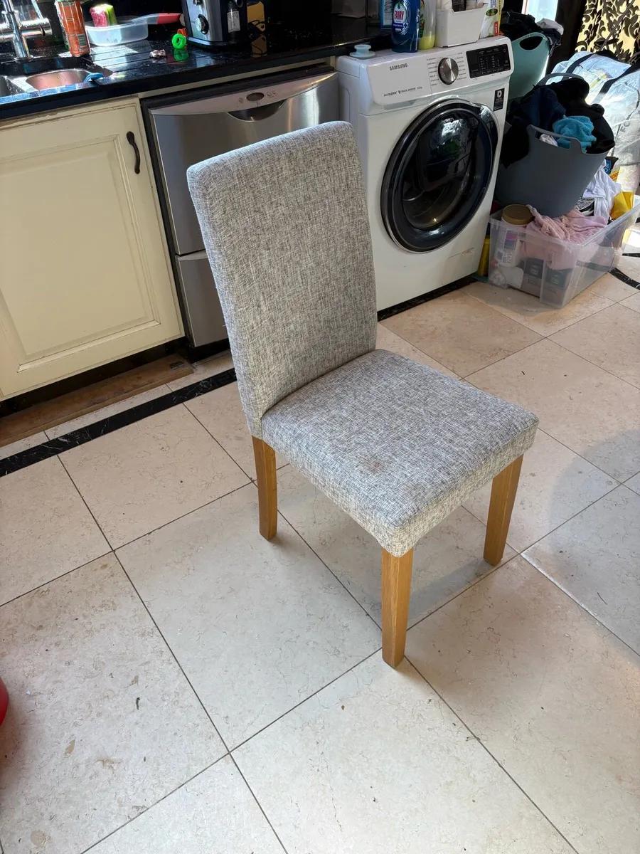 Solid Oak table and 4 chairs - Image 3