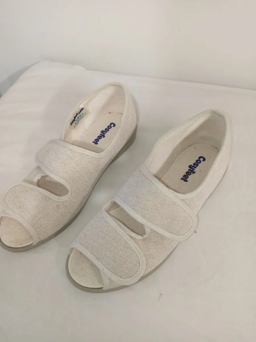 cosyfeet womans slippers - Image 1