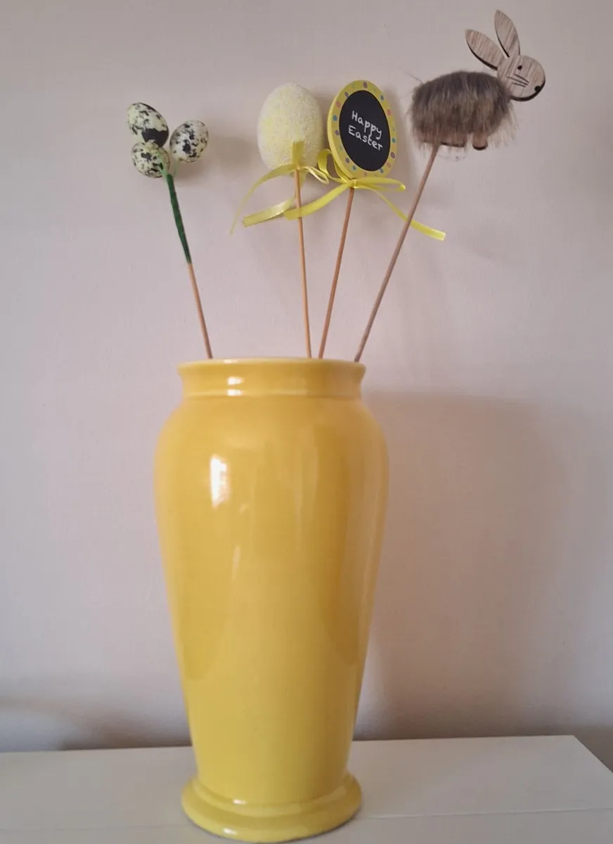 ​Beautiful yellow ceramic vase - Image 2