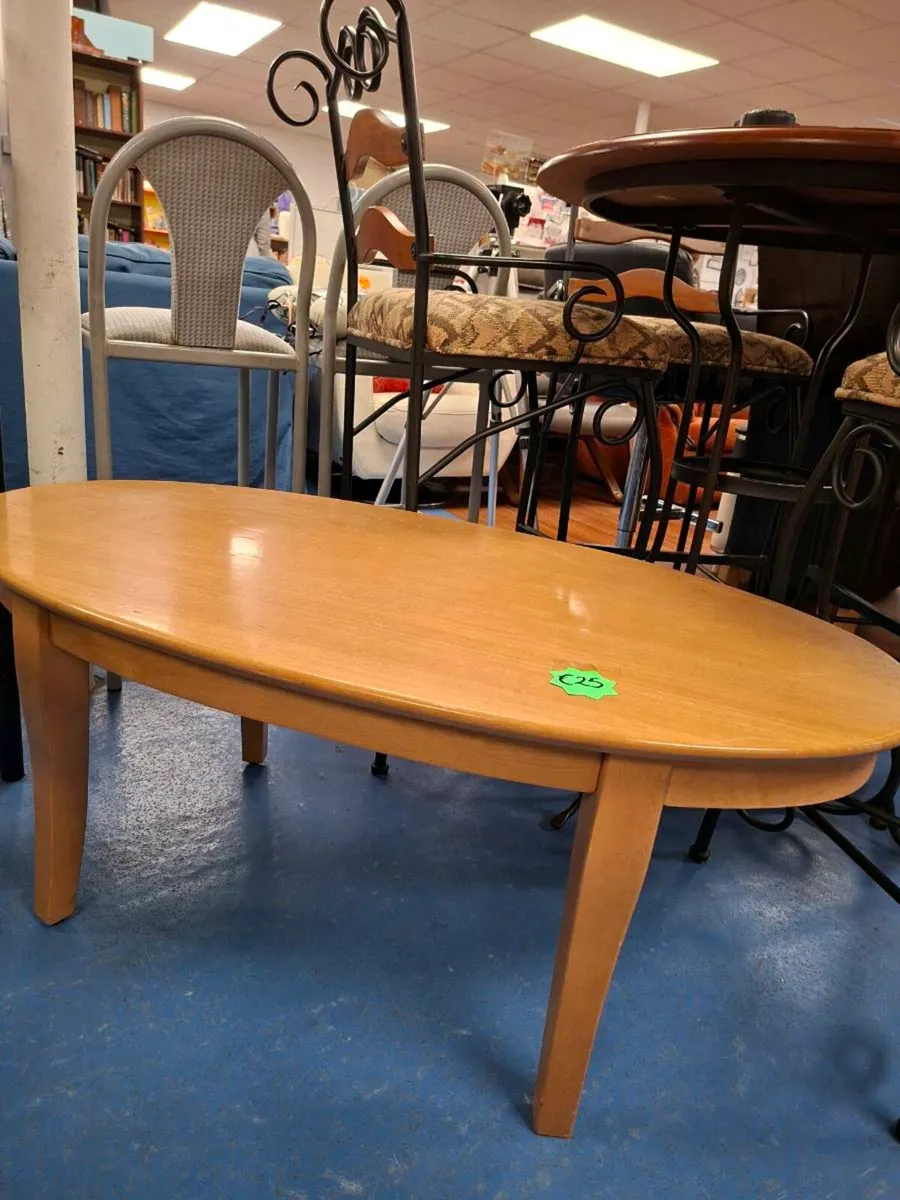 COFFEE TABLE - Image 1