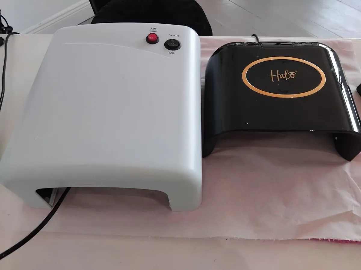 Gel nail lamps and polish - Image 1