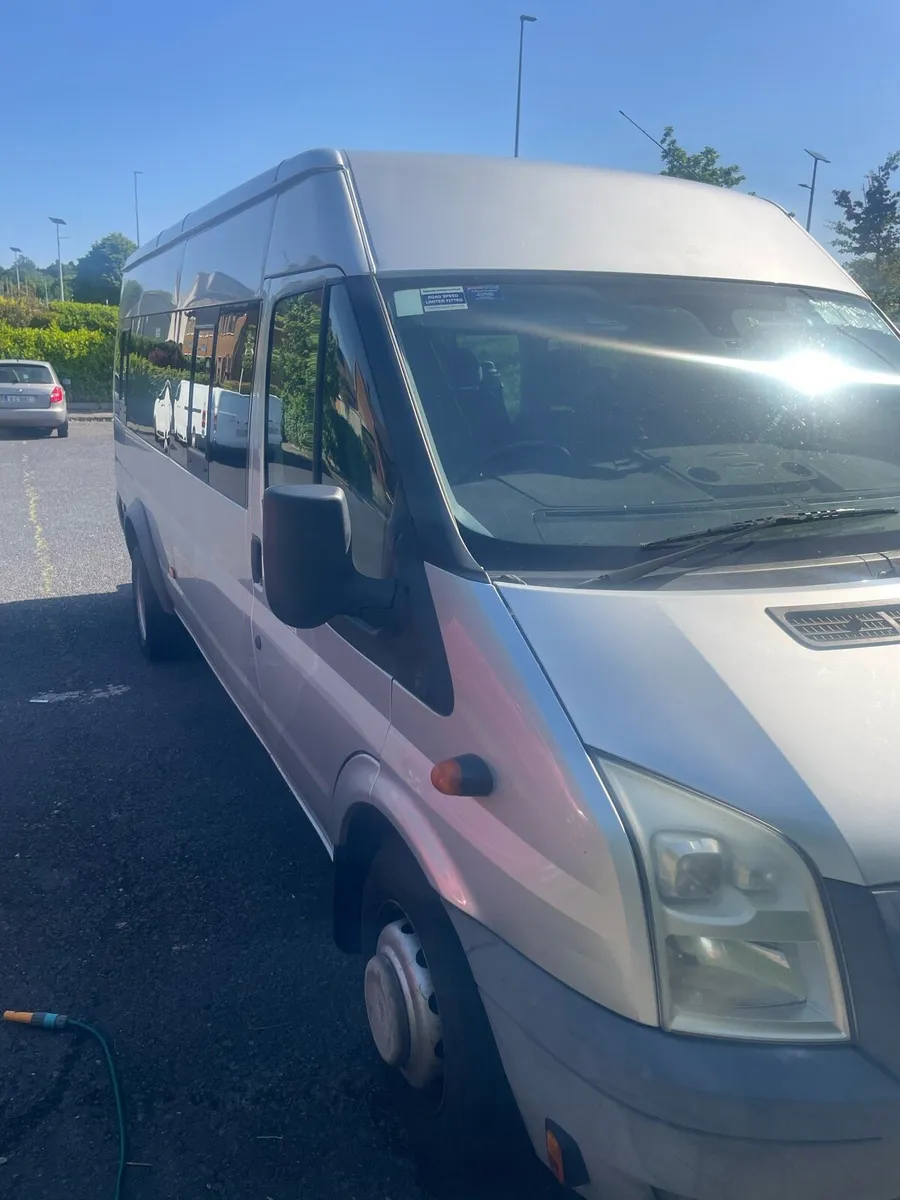 17 seater minibus - Image 1