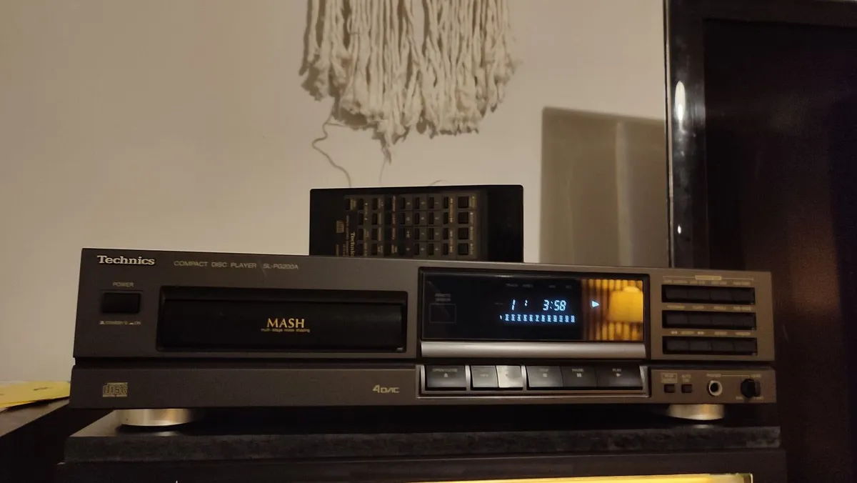 TECHNICS SL-PG200A,CD player.Remote,manual,Cleaned - Image 1