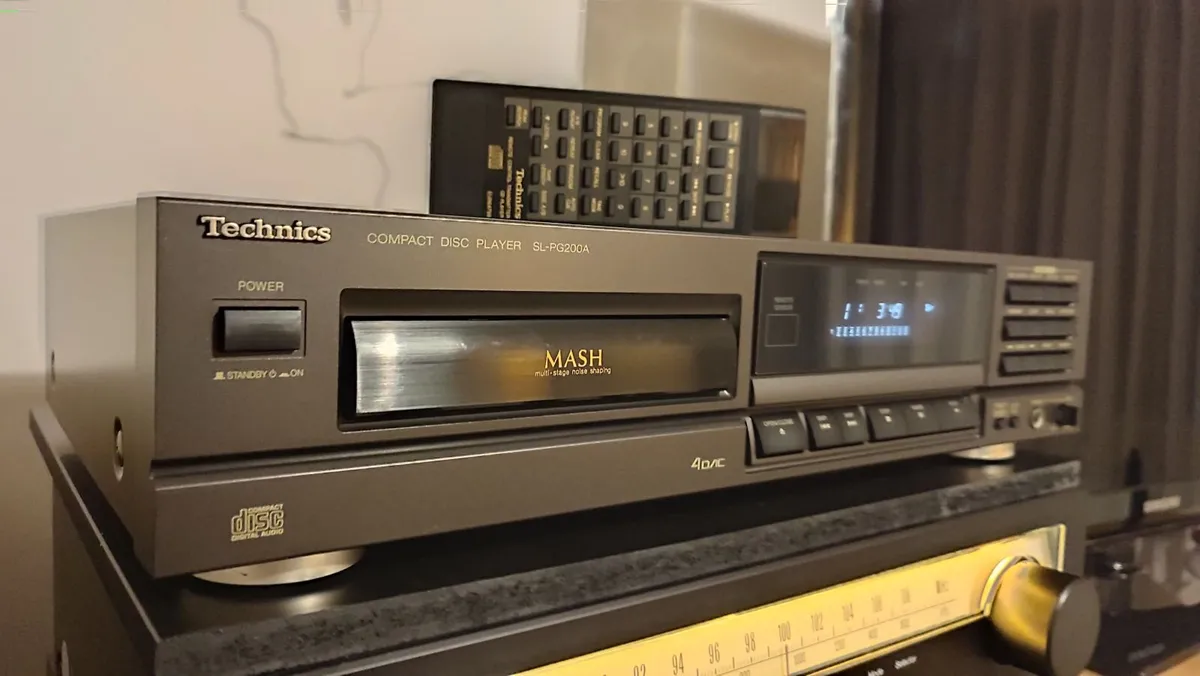 TECHNICS SL-PG200A,CD player.Remote,manual,Cleaned - Image 2