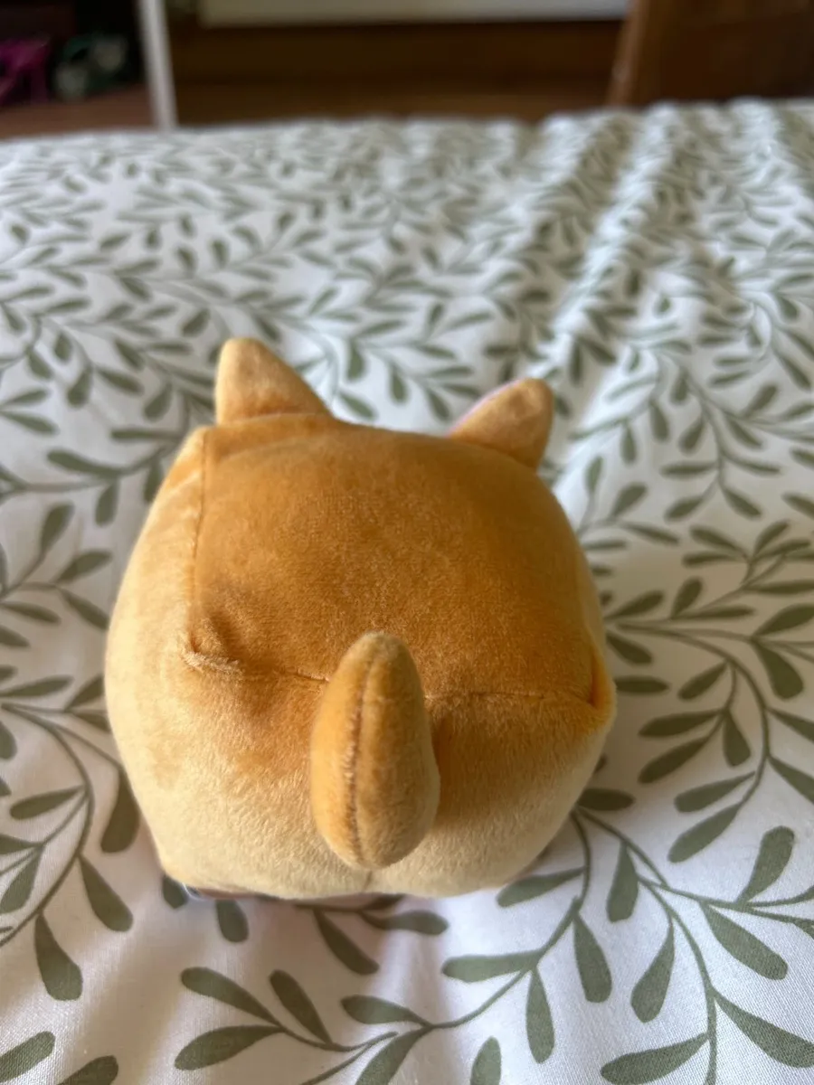 Small soft square plush toy - Image 2