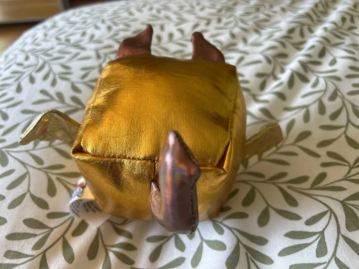Small square plushie toy - Image 2