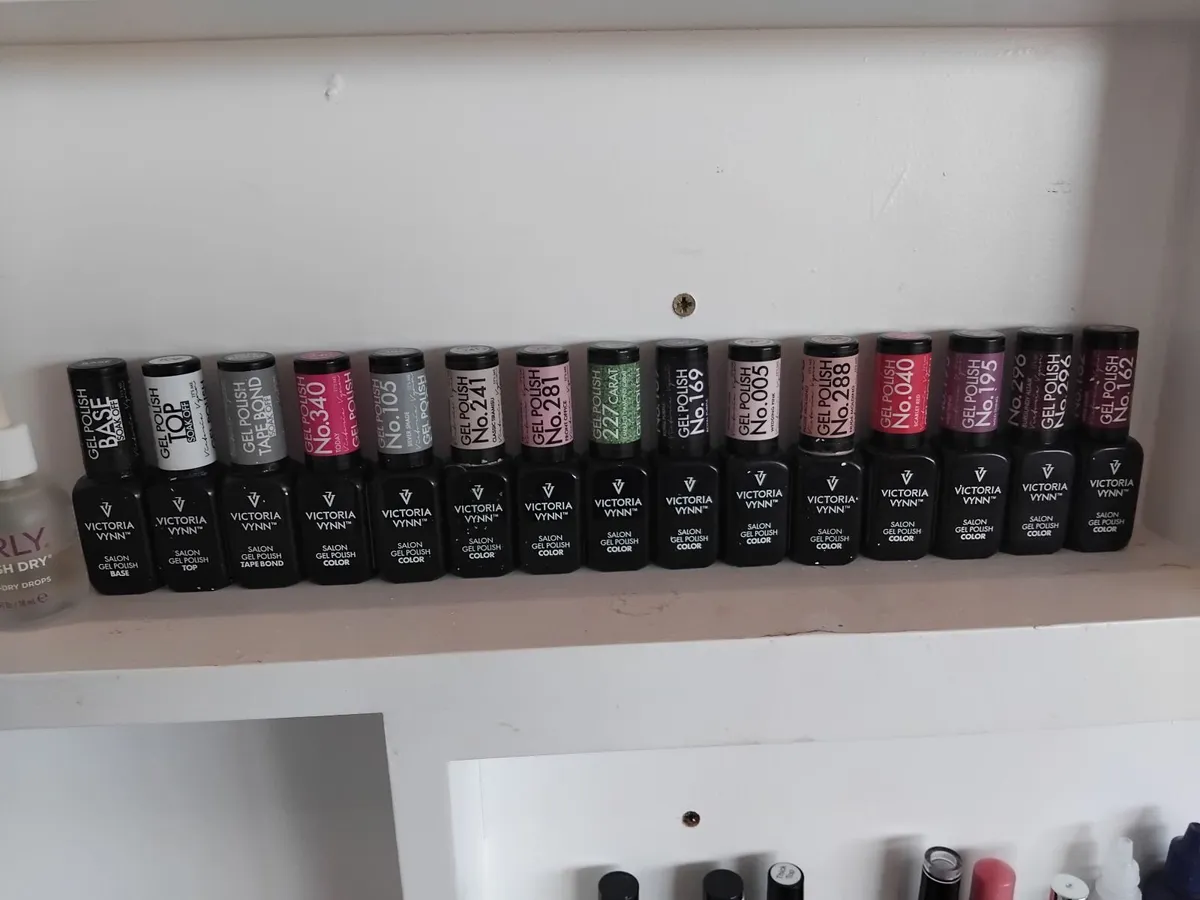 Gel nail lamps and polish - Image 4