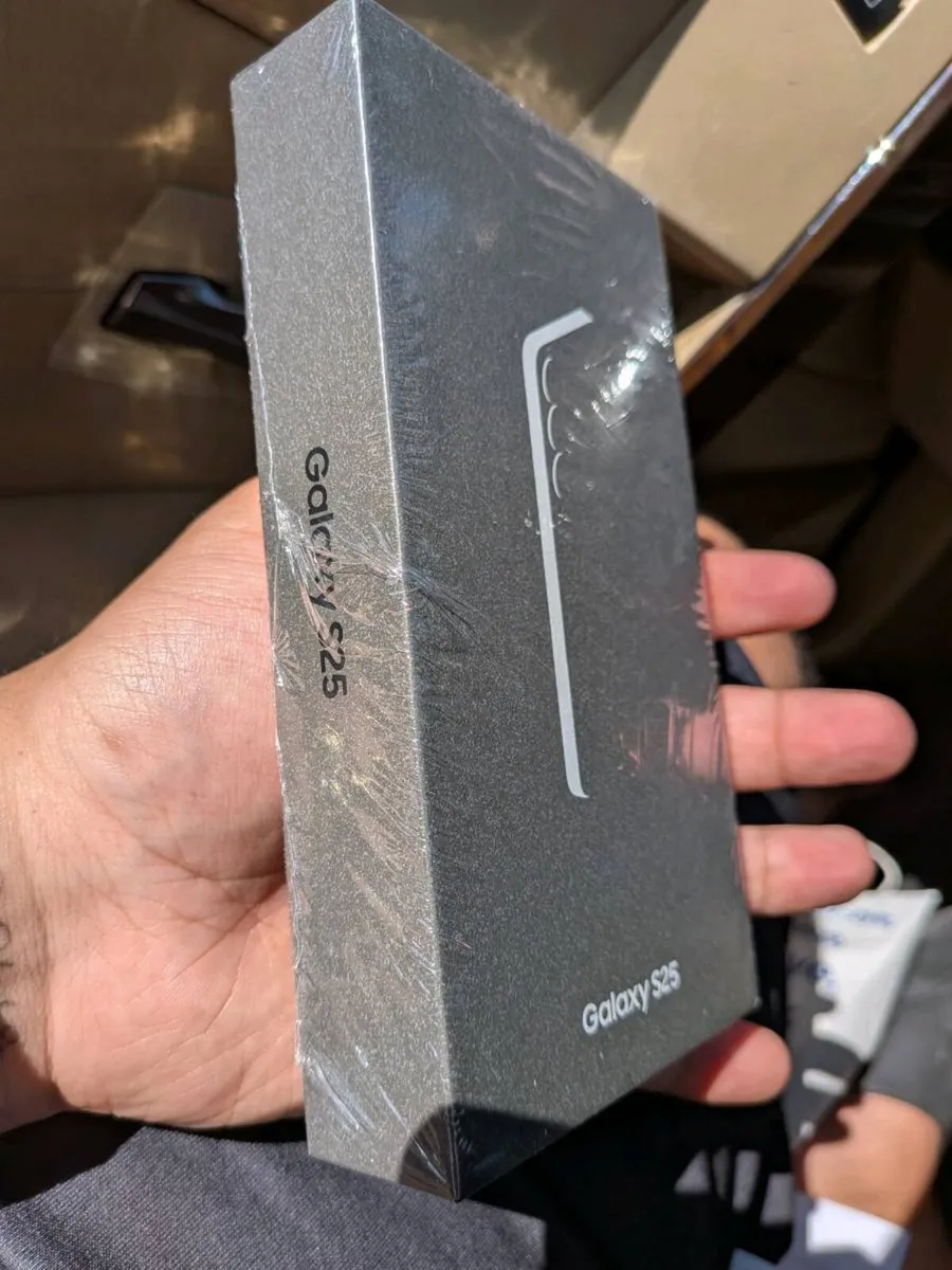 Samsung Galaxy S25 Brand new - Image 2
