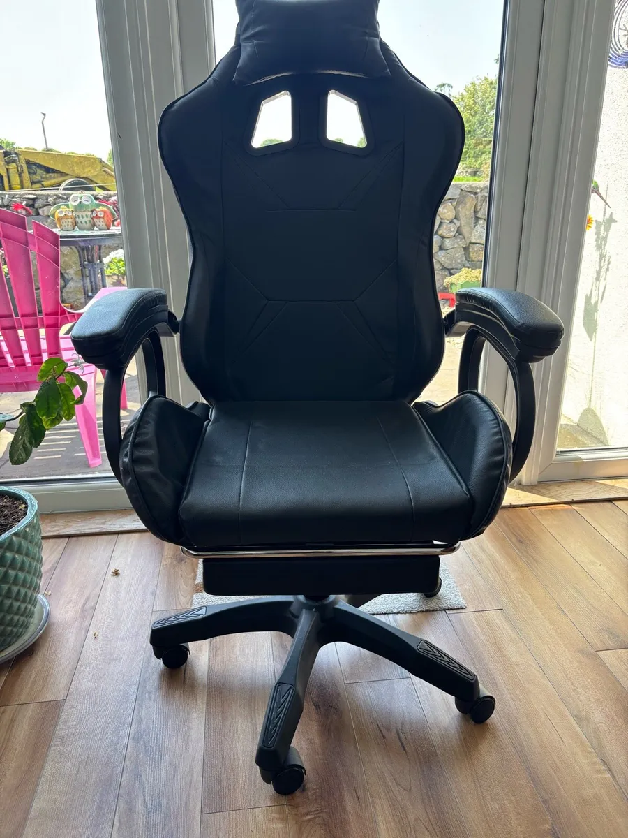 Gaming Chair - Image 1