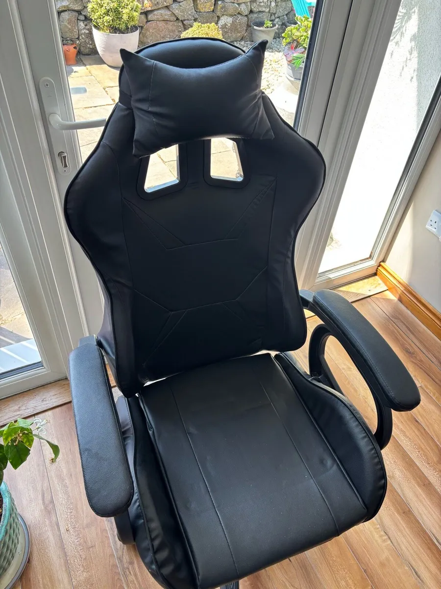 Gaming Chair - Image 2