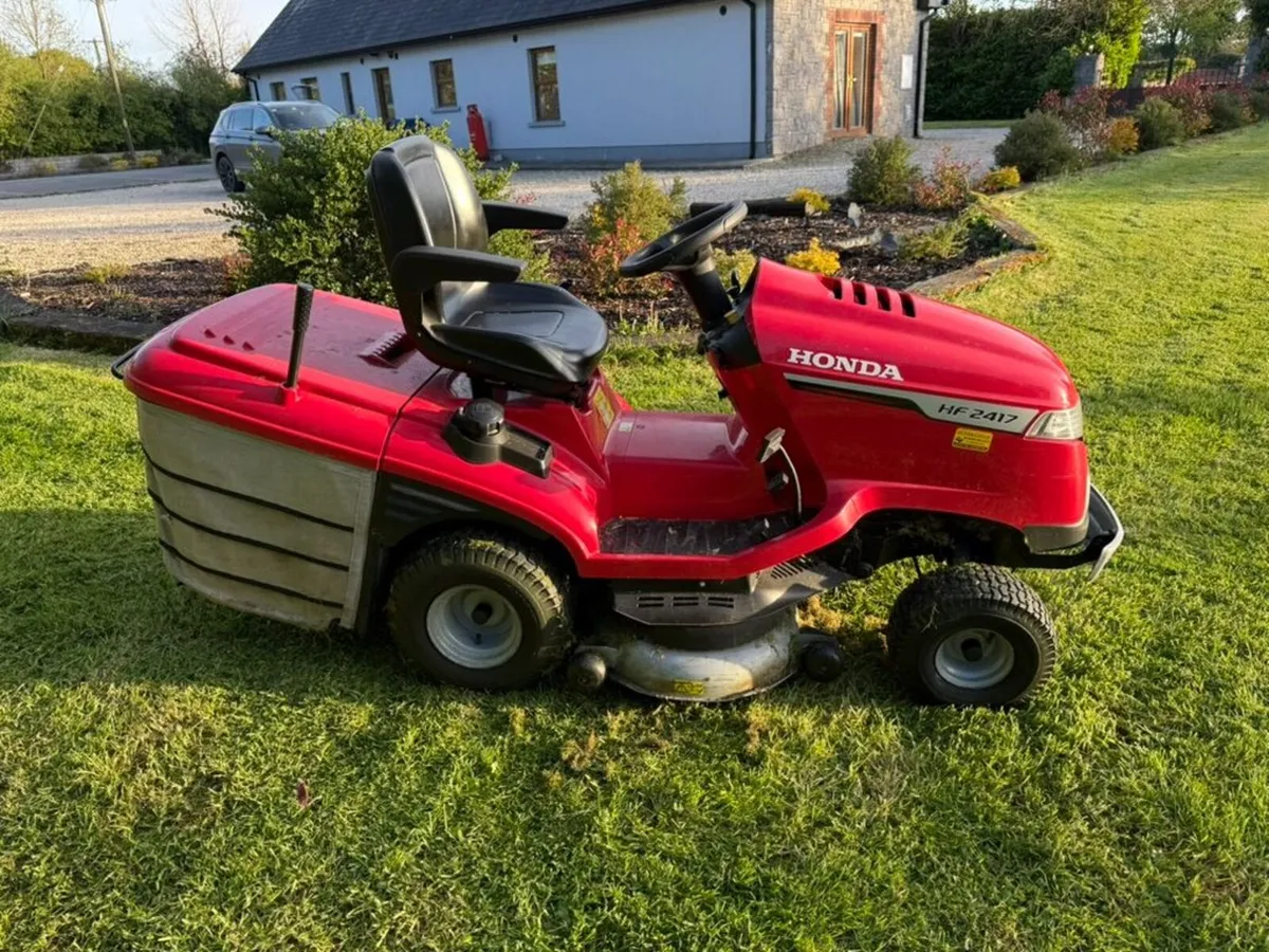 2022 Honda 2417 Ride on Mower - Image 2