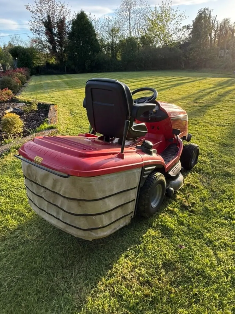 2022 Honda 2417 Ride on Mower - Image 3