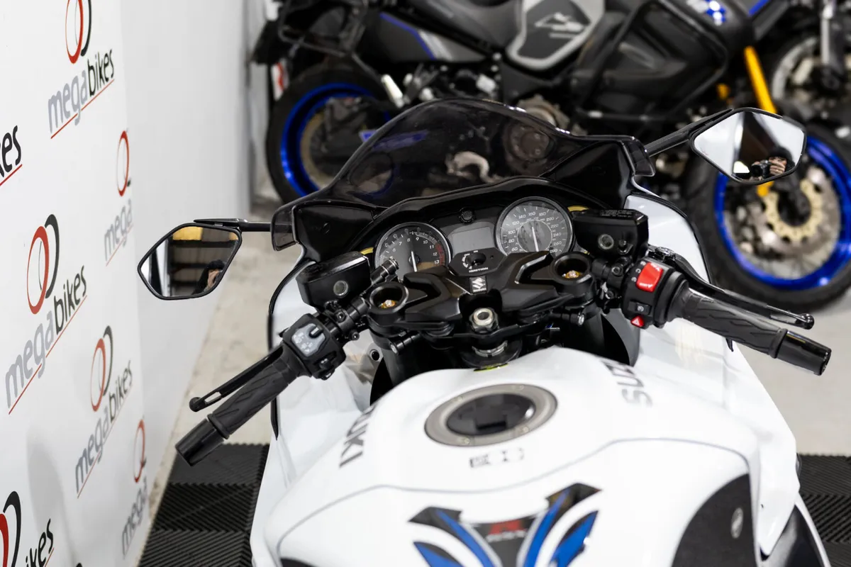 Suzuki Hayabusa 2025 - Image 4