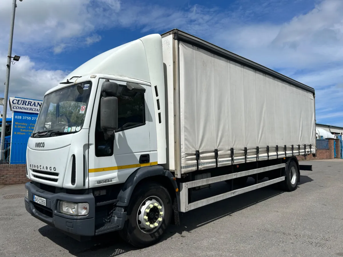 2004 iveco 180e24 18 ton 28ft Curtainsider - Image 1
