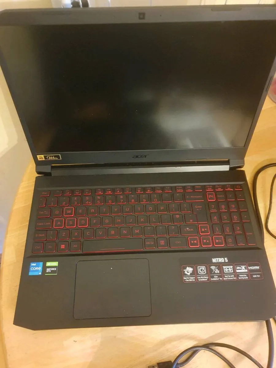 Acer Nitro5 Gaming Latop & Xbox Controller - Image 2
