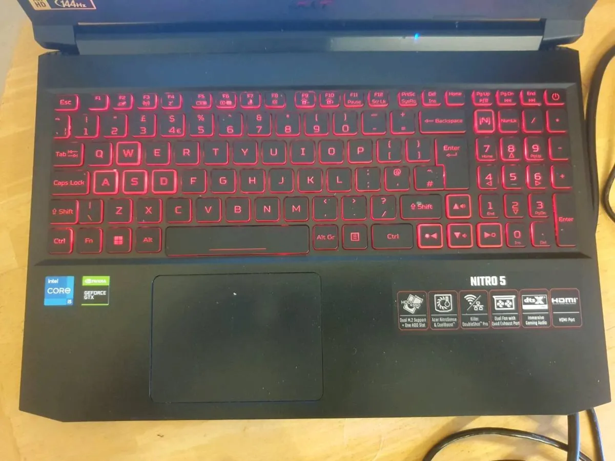 Acer Nitro5 Gaming Latop & Xbox Controller - Image 3