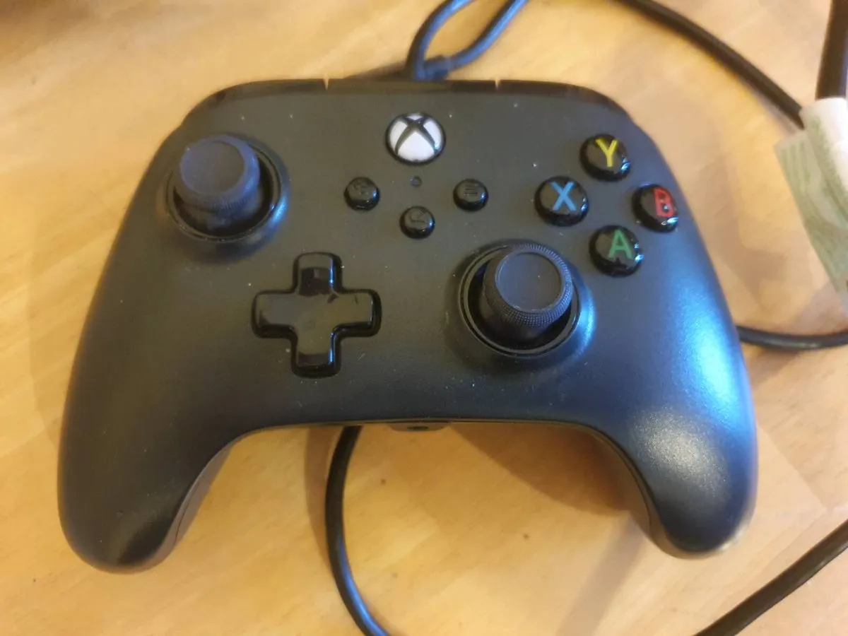 Acer Nitro5 Gaming Latop & Xbox Controller - Image 4