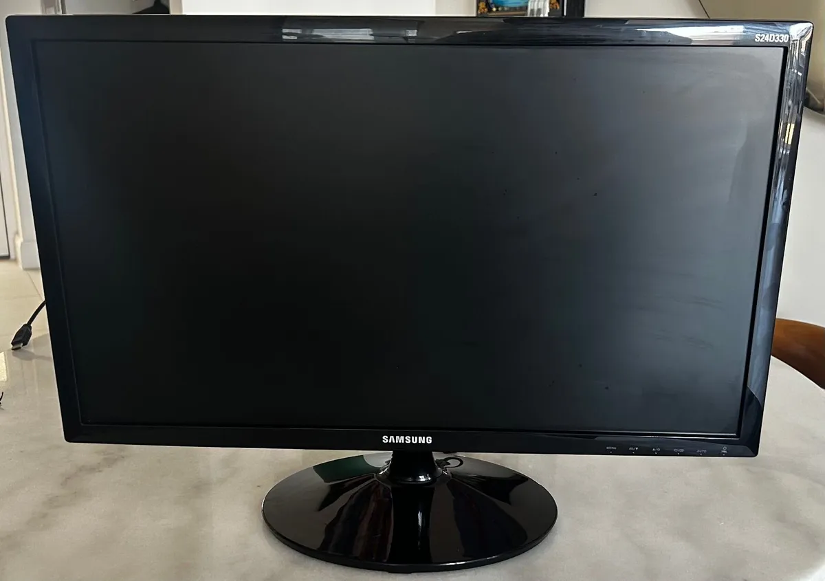 Samsung S24D330h 24-Inch LED Monitor - Image 1