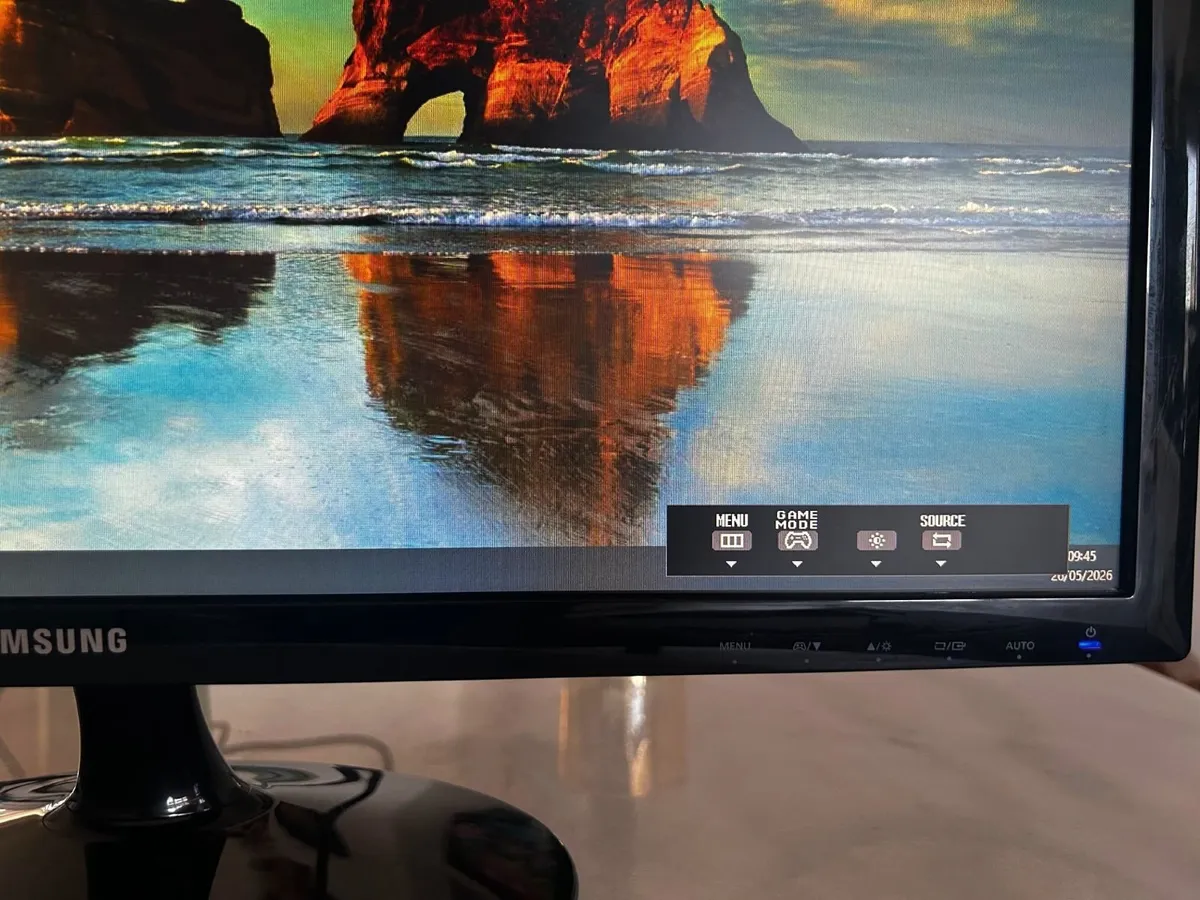 Samsung S24D330h 24-Inch LED Monitor - Image 3