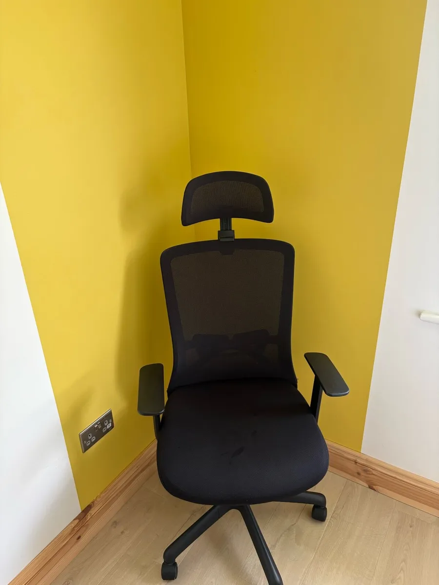 Office chair - Image 1