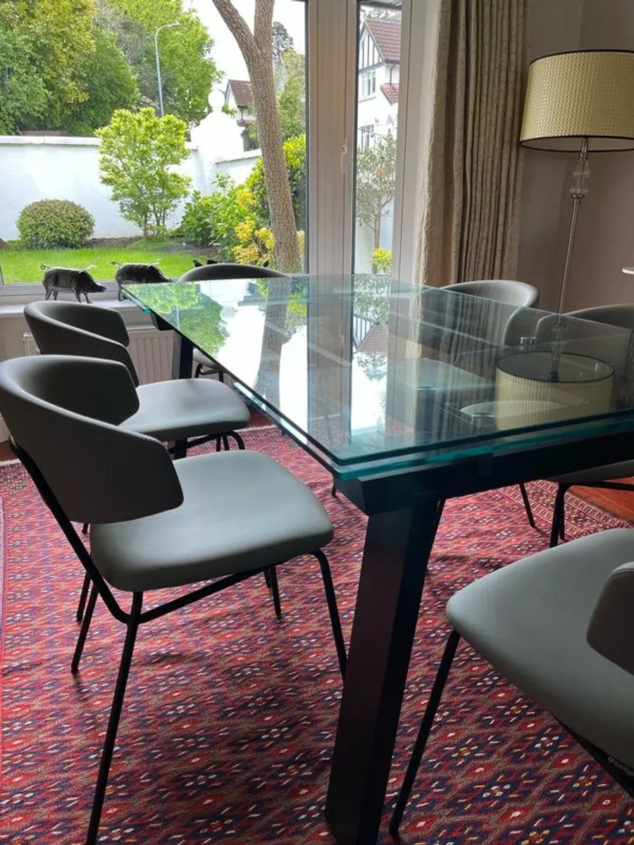 Calagaris table and chairs - Image 3