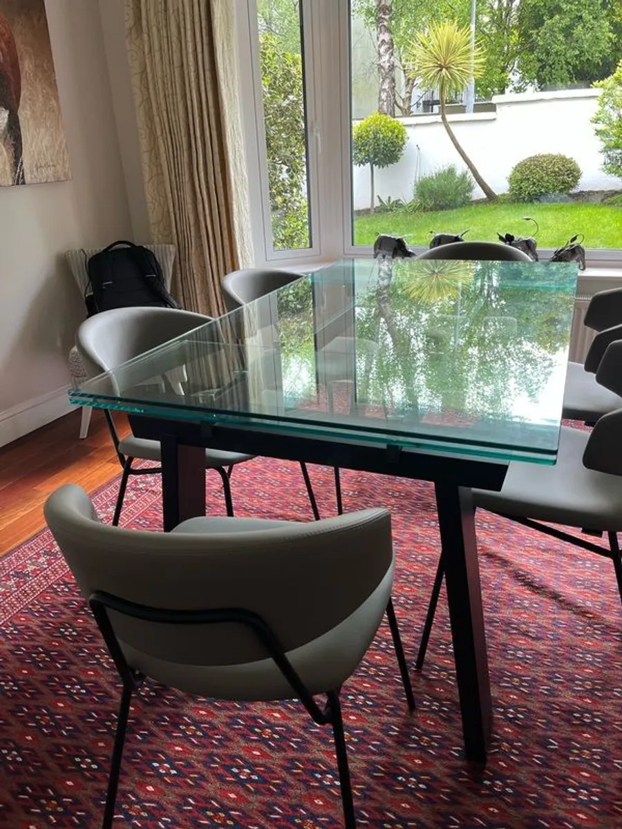 Calagaris table and chairs - Image 4