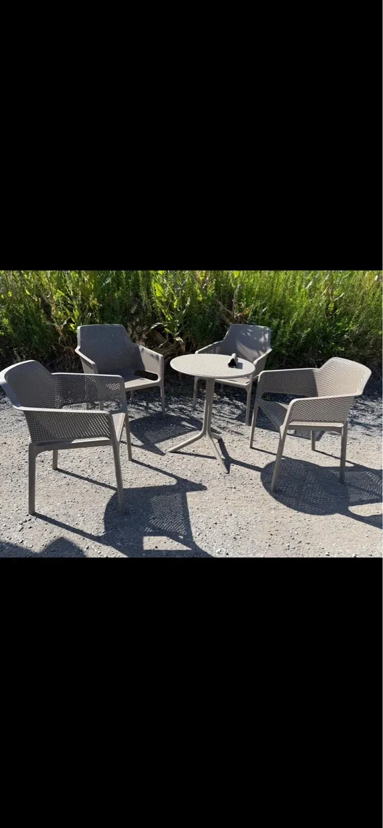 Garden furniture - Image 1