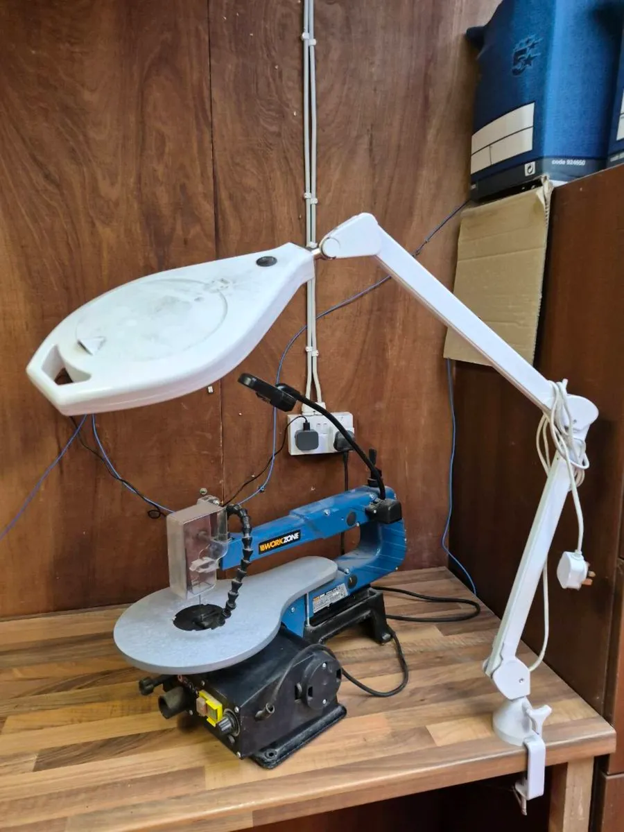 Band saw, Scroll saw and magnifying glass - Image 4