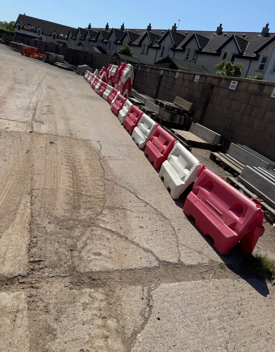 Water filled road barriers - Image 3