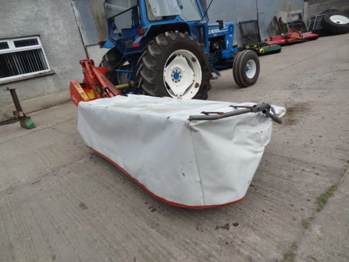 Kuhn GMD600 Side Mounted Disc Mower - Image 1