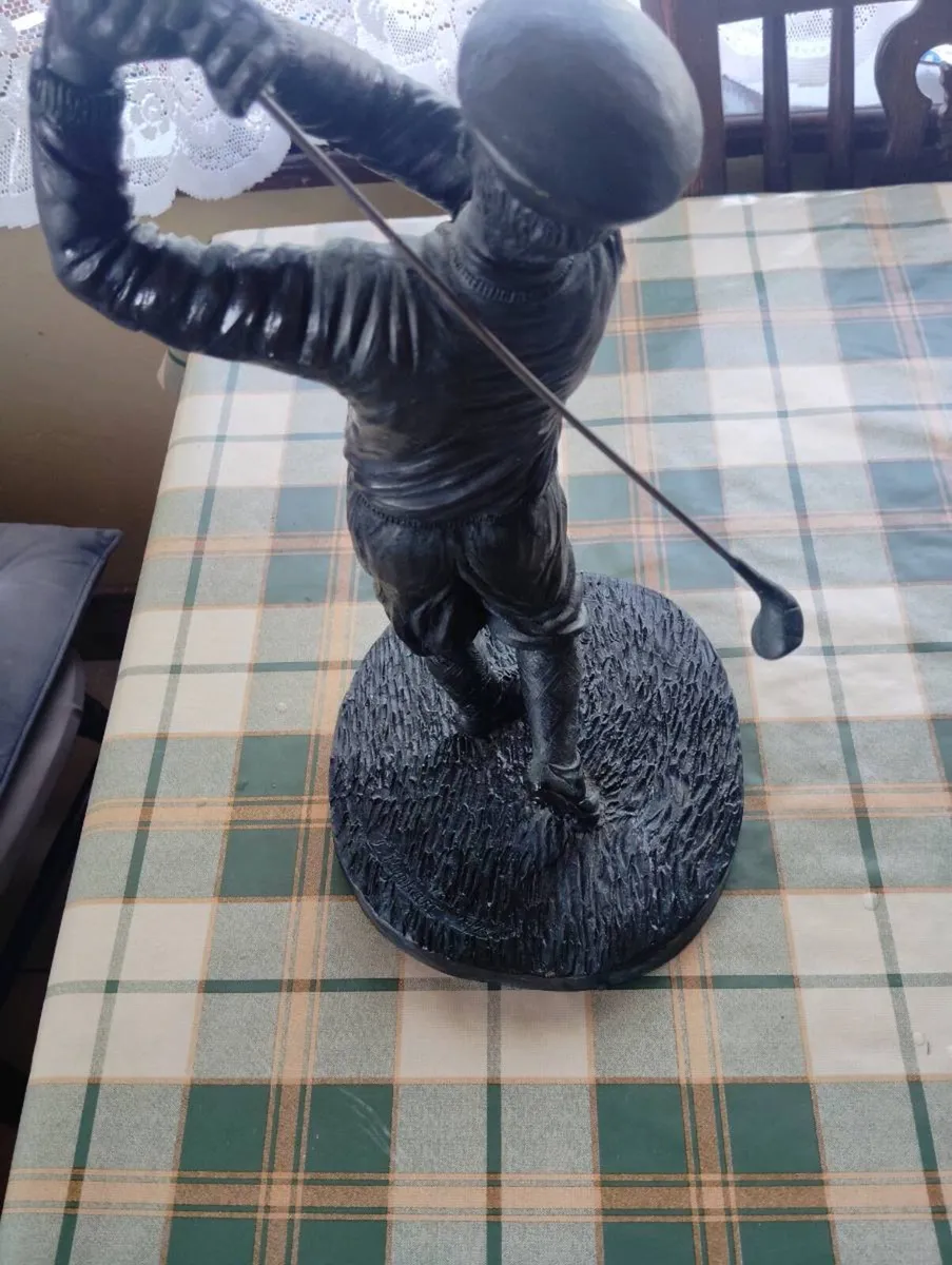 Bronze golfer - Image 3