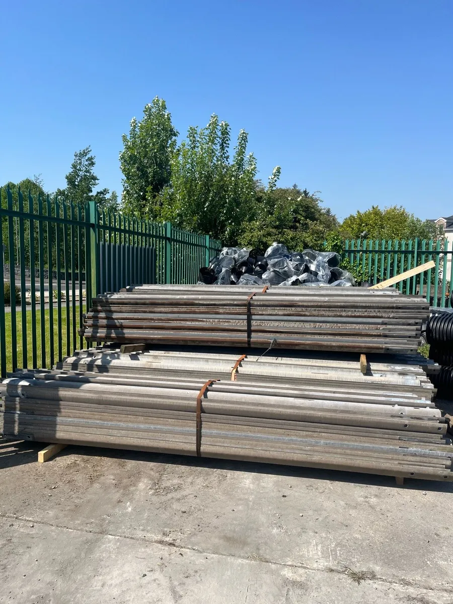 CRASH BARRIERS FOR YARDS PENS CRUSHES - Image 2