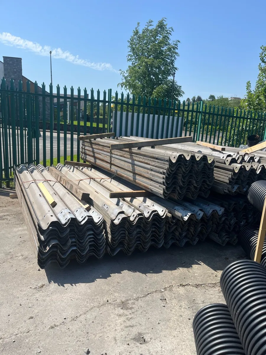 CRASH BARRIERS FOR YARDS PENS CRUSHES - Image 1