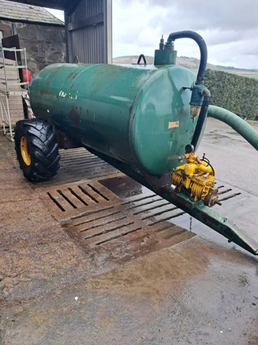 FRASER 1100 VAC TANKER - Image 1