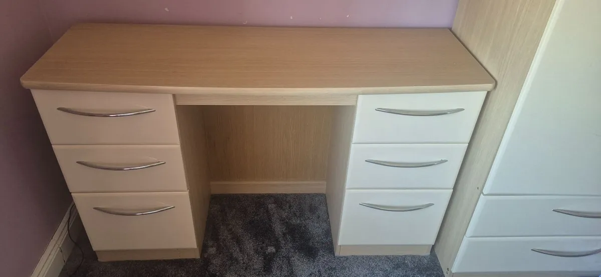 Dressing table
