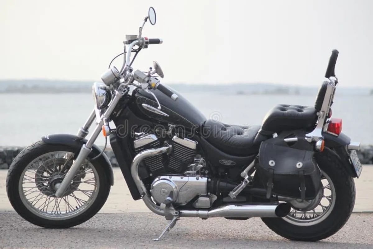 Suzuki intruder vs750