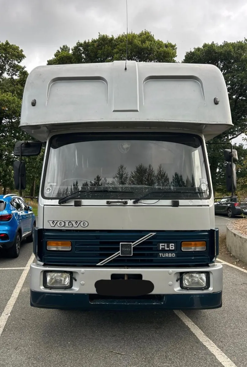 Volvo FL Horsebox - Image 2