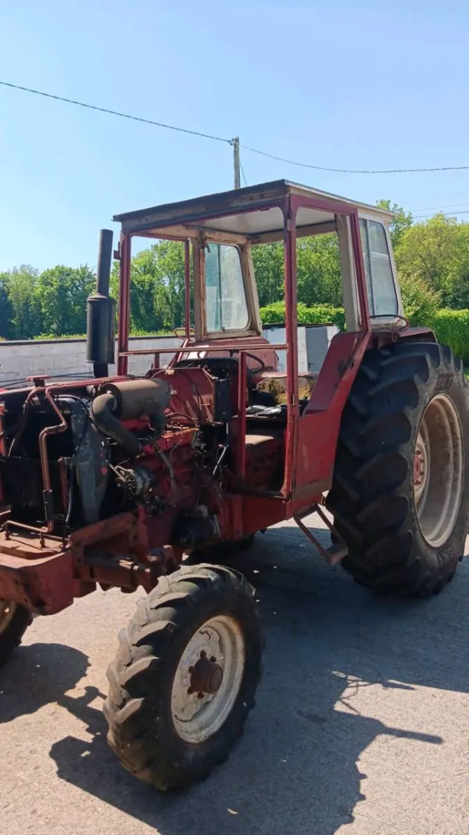 International 674 tractor - Image 1
