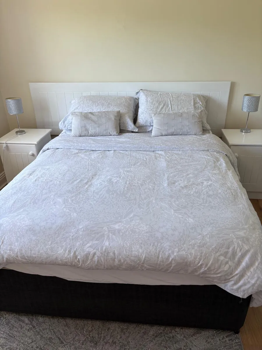 Excellent condition king size base/bed - Image 1