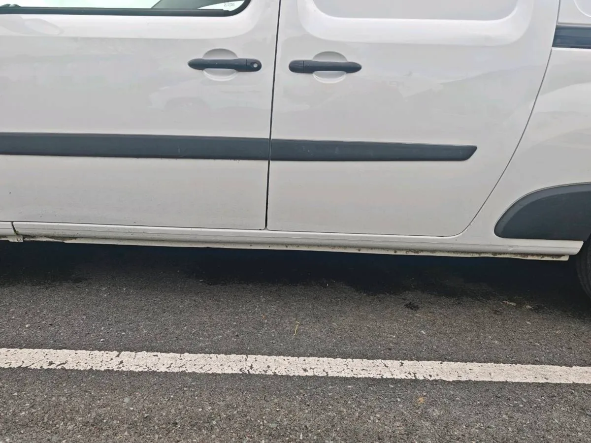 Renault kangoo Ze 33kw electric van - Image 2