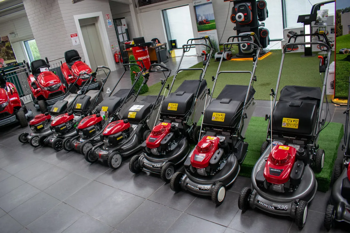 Honda Walk behind lawnmowers - Image 1