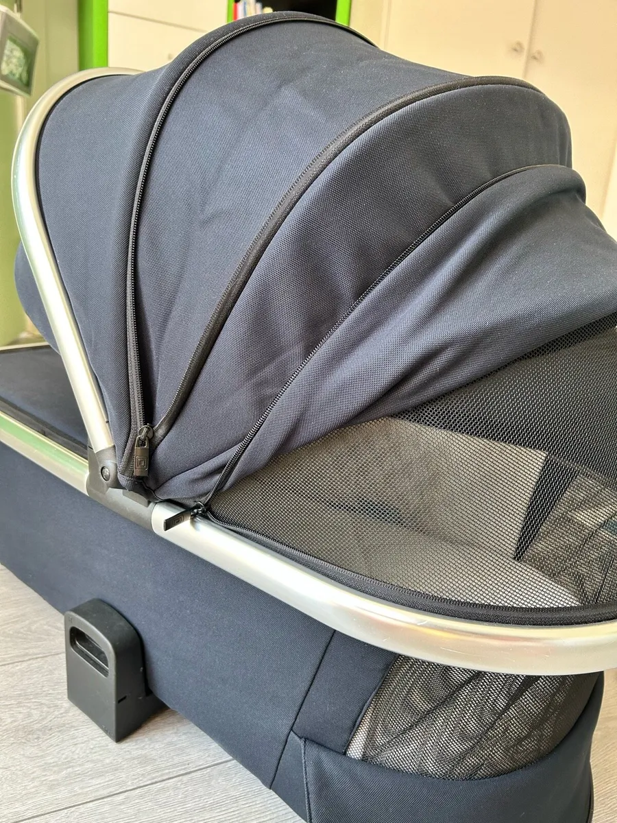 Portable travel bassinet - Image 2