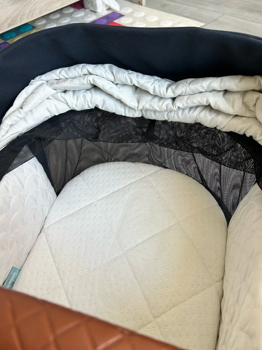 Portable travel bassinet - Image 3