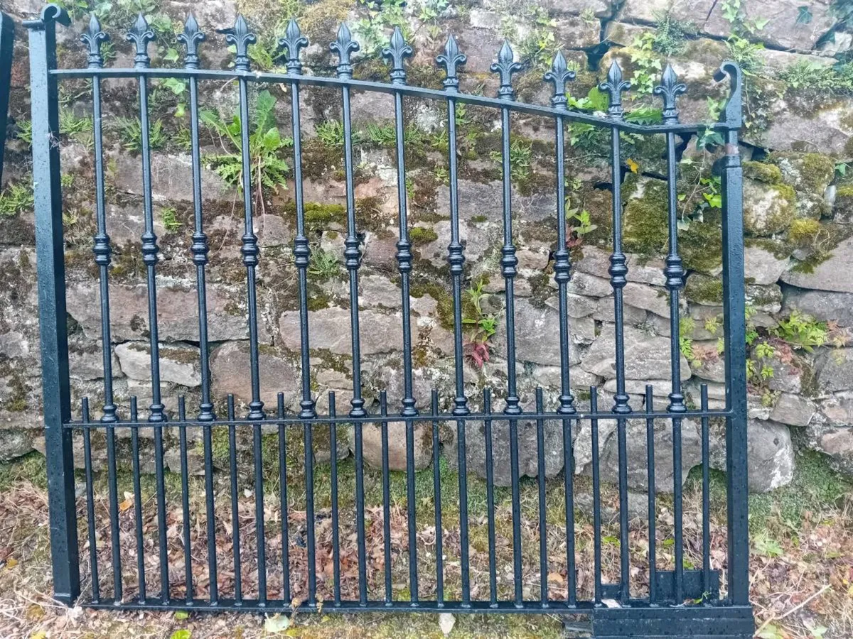Gates. 14ft Entrance Gates - Image 2