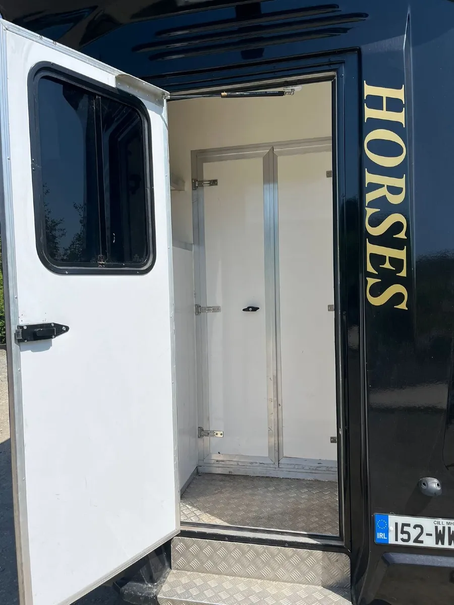 Two Horse Van - Image 4